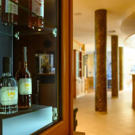 ホテル Weinberghotel Edelacker 4*