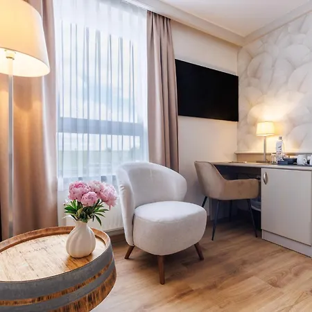 Hotel Weinberghotel Edelacker 4*