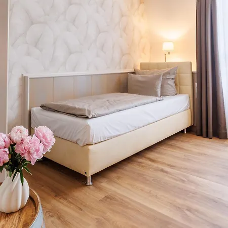 Weinberghotel Edelacker Hotel Freyburg