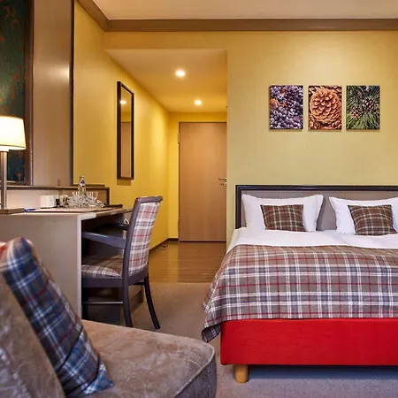 Weinberghotel Edelacker 4* Freyburg